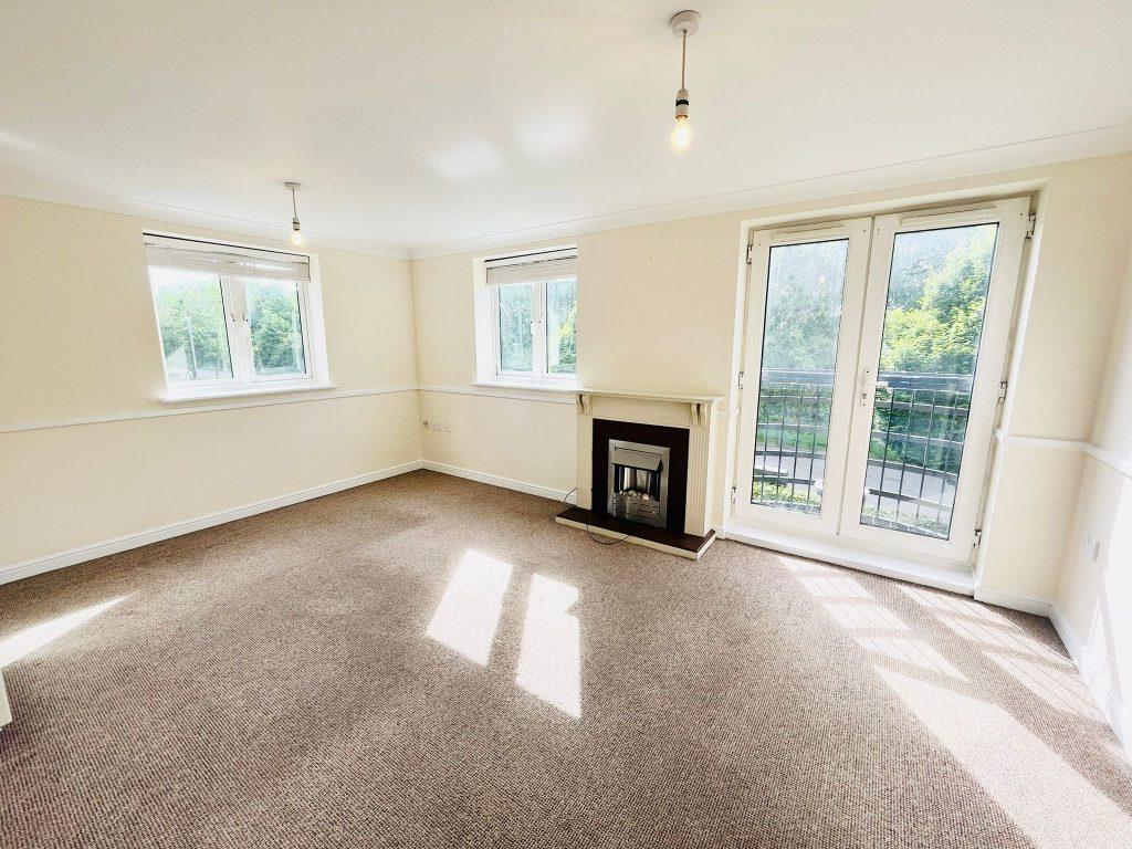Saltash Road, Churchward, Swindon... 2 bed property £795 pcm (£183 pw)