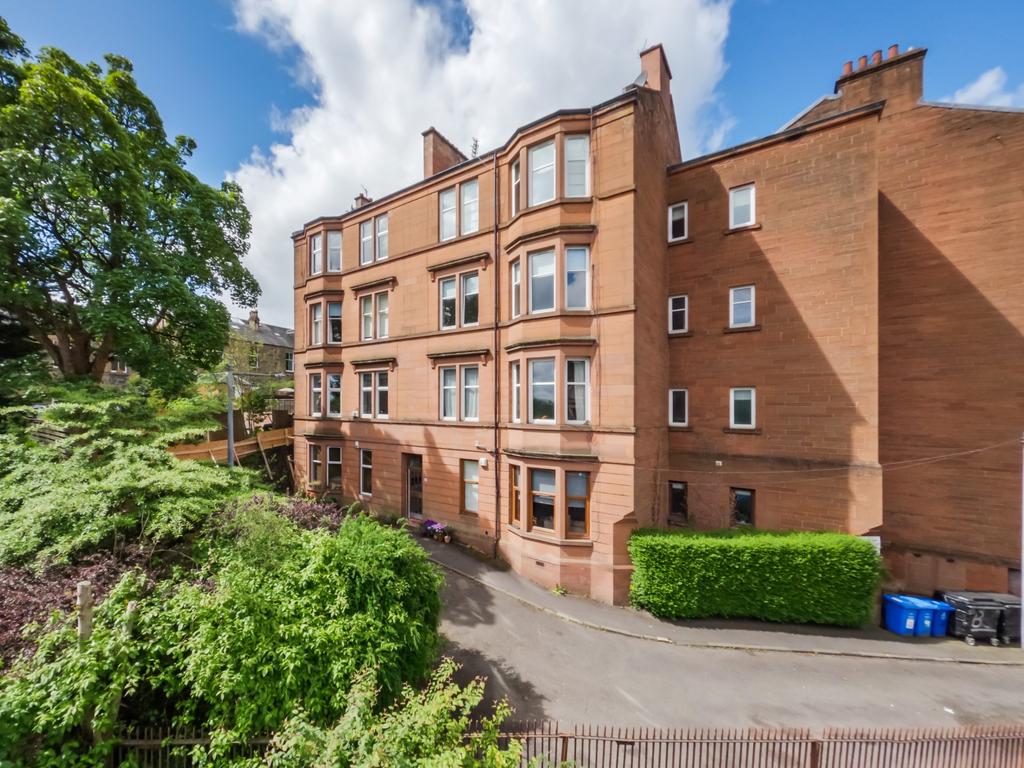 Albert Road, Flat 1/2, Crosshill, Glasgow, G42 8DR 2 bed flat £169,000