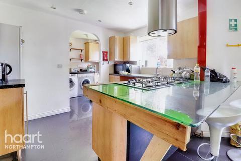 31 Auckland Close, Northampton, NN2 7BJ