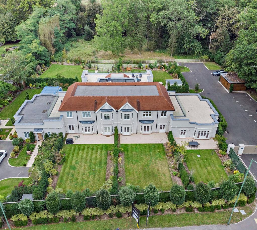 Sunningdale Villas, London Road, Sunningdale, Berkshire, SL5 2 bed