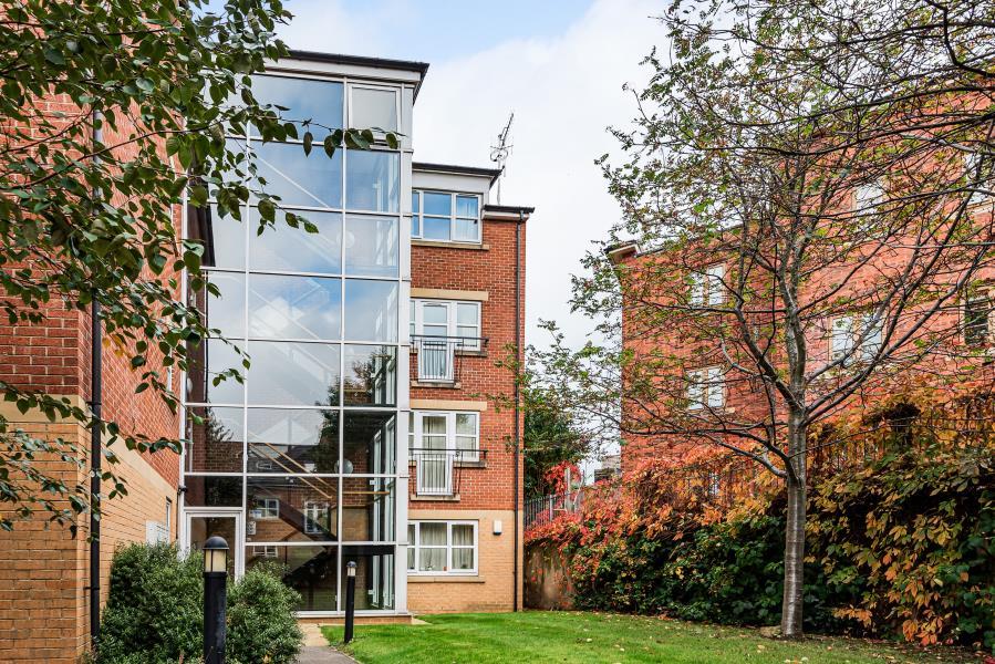 Abbey Court, Kirkstall, Leeds, LS5 3GZ 2 bed apartment £825 pcm (£190 pw)