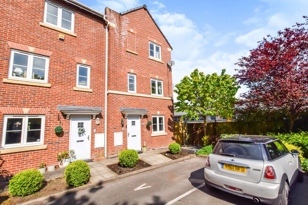 Great Oak Square, Mobberley... 4 bed house £1,400 pcm (£323 pw)