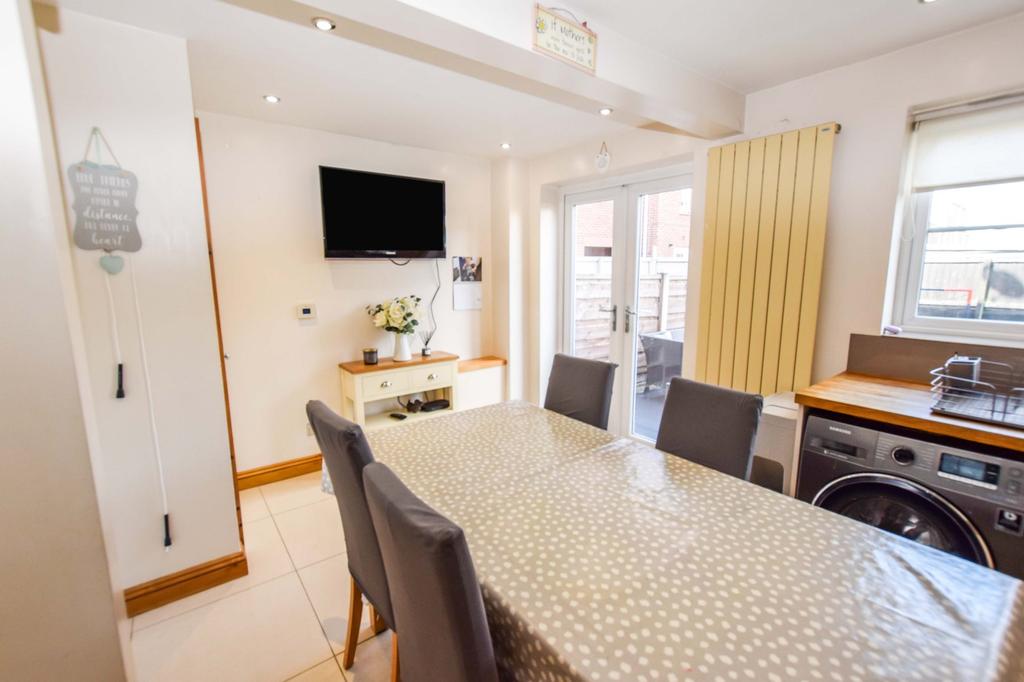 Great Oak Square, Mobberley... 4 bed house £1,400 pcm (£323 pw)