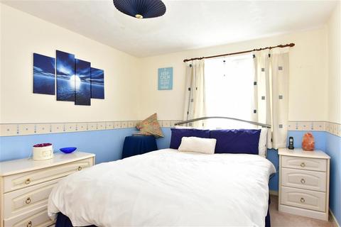 3 bedroom flat for sale - Spring Close, Dagenham, Essex