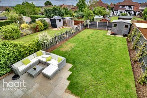15 Chelsworth Drive, Romford, RM3 0ES