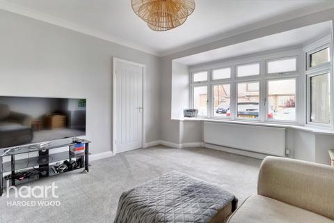 15 Chelsworth Drive, Romford, RM3 0ES