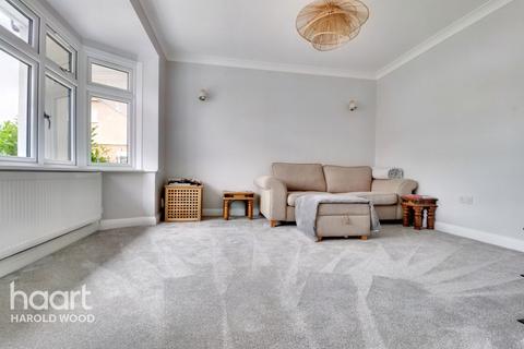 15 Chelsworth Drive, Romford, RM3 0ES