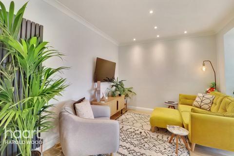 15 Chelsworth Drive, Romford, RM3 0ES