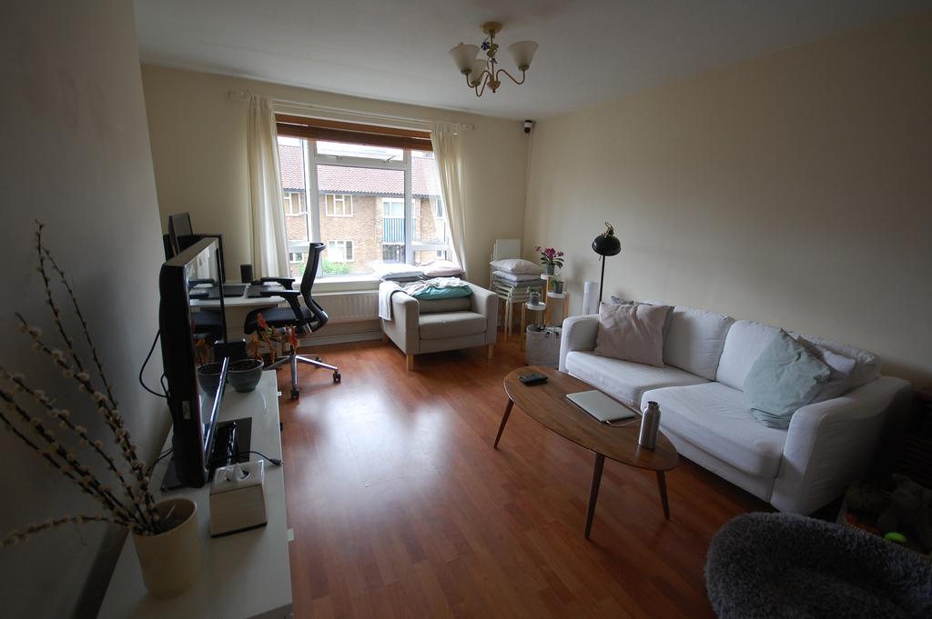 Devonshire Road, London W4 2 bed flat £1,504 pcm (£347 pw)