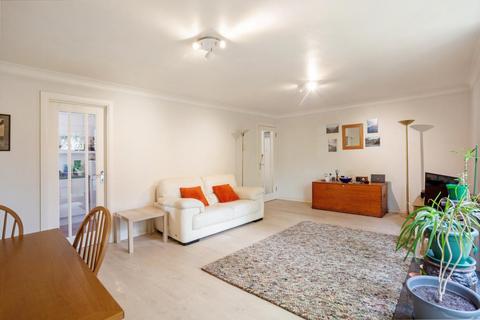 1 bedroom flat for sale, St. Johns Road, Hampton Wick, Kingston upon Thames KT1