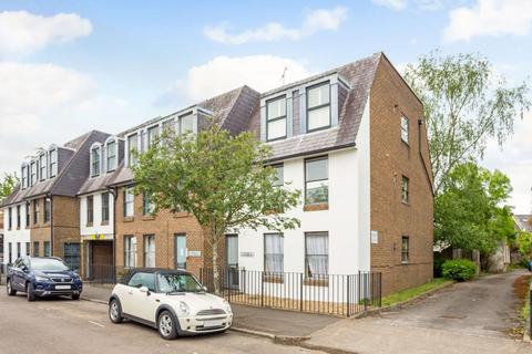 1 bedroom flat for sale, St. Johns Road, Hampton Wick, Kingston upon Thames KT1