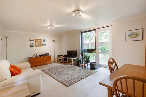 1 bedroom flat for sale, St. Johns Road, Hampton Wick, Kingston upon Thames KT1