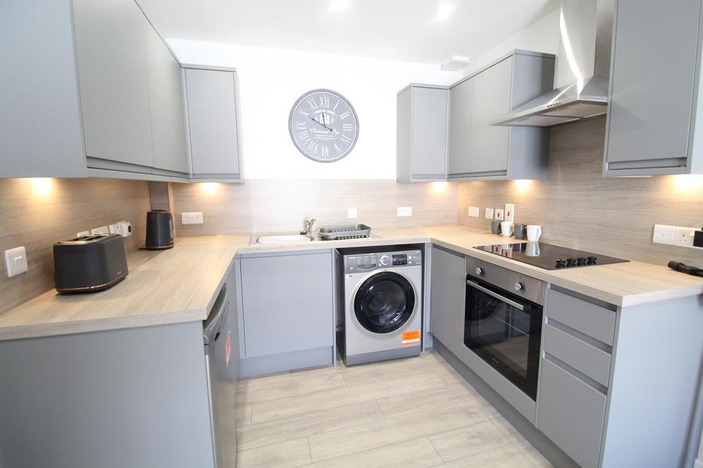 Kitchen − Flat G