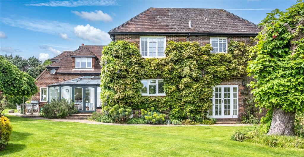 Midhurst Road, Fernhurst, Haslemere, GU27 4 bed detached house for sale