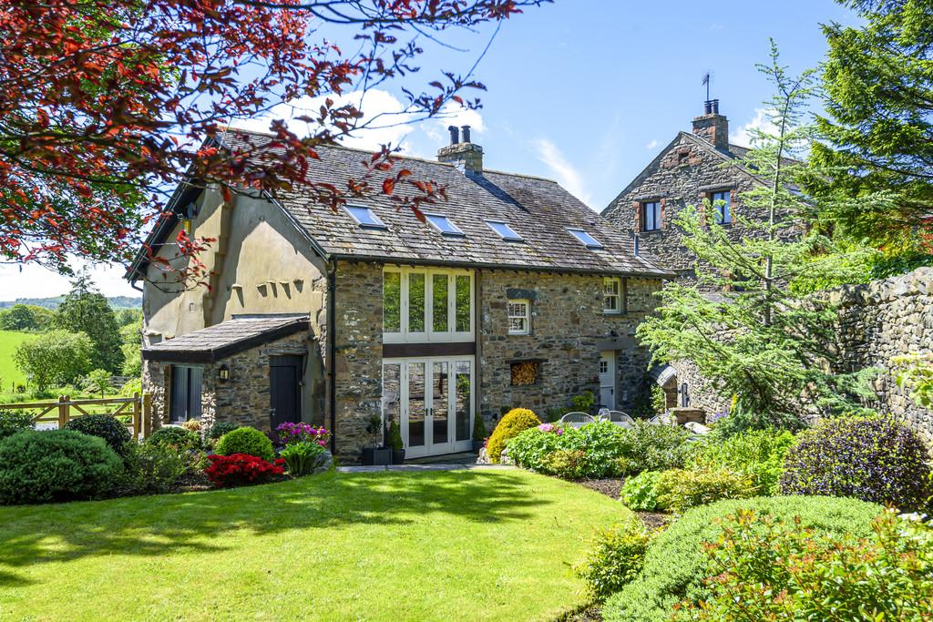 Rear aspect &amp; garden