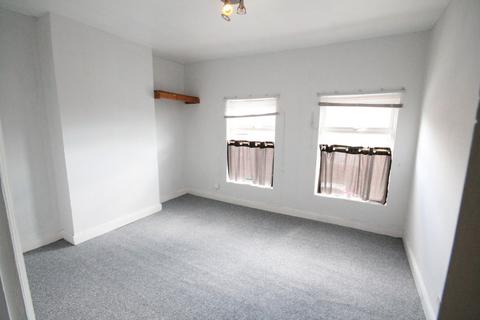 2 bedroom terraced house to rent, West Street, Crewe