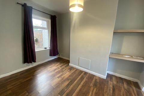 2 bedroom terraced house to rent, West Street, Crewe