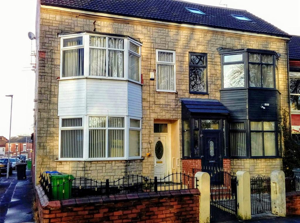 Westbury Road, Crumpsall, Manchester, M8 4 bed end of terrace house £