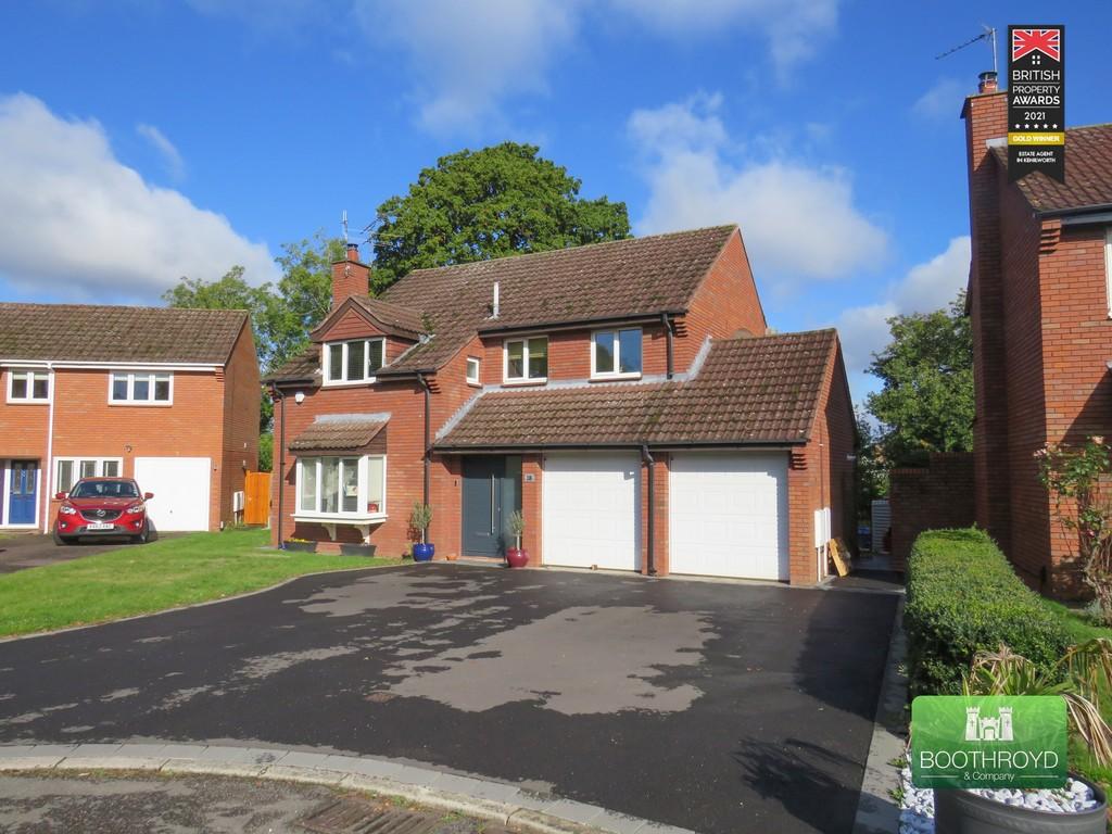 Lindisfarne Drive, Kenilworth 4 bed detached house £750,000