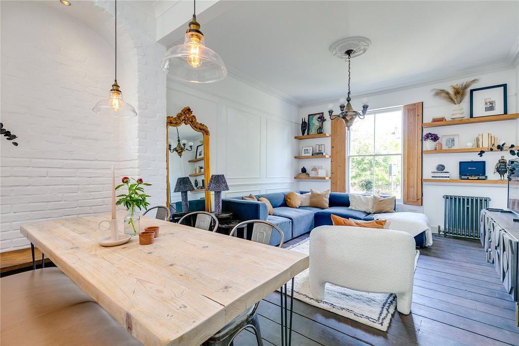 Mildmay Grove South, London 3 bed flat to rent £4,500 pcm (£1,038 pw)