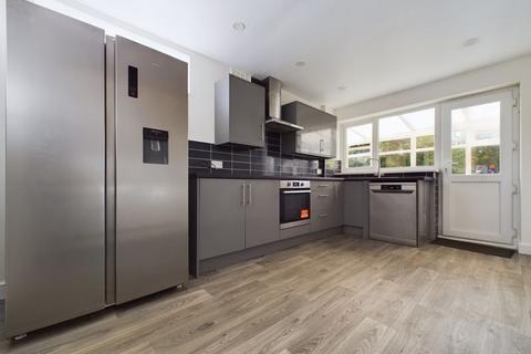 2 Oak Leys, Wolverhampton, WV3 9AB