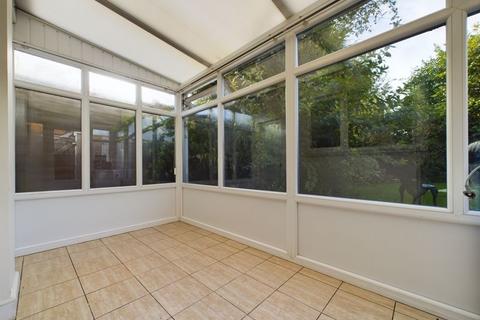 2 Oak Leys, Wolverhampton, WV3 9AB