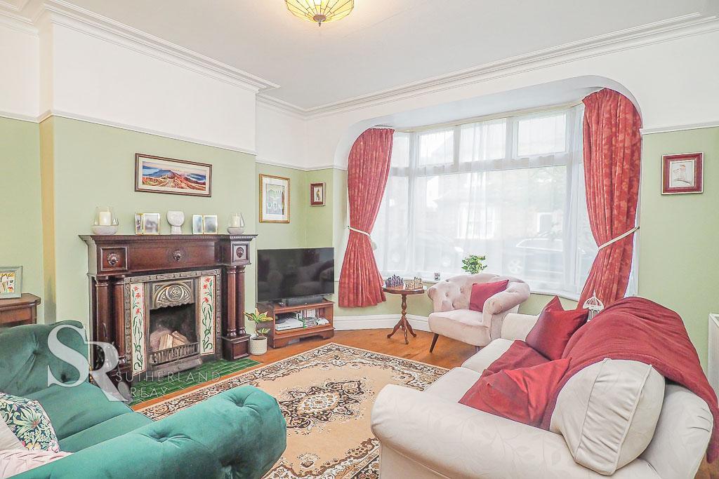 Princes Road, Chinley, High Peak, Derbyshire, SK23 6AB 3 bed semi