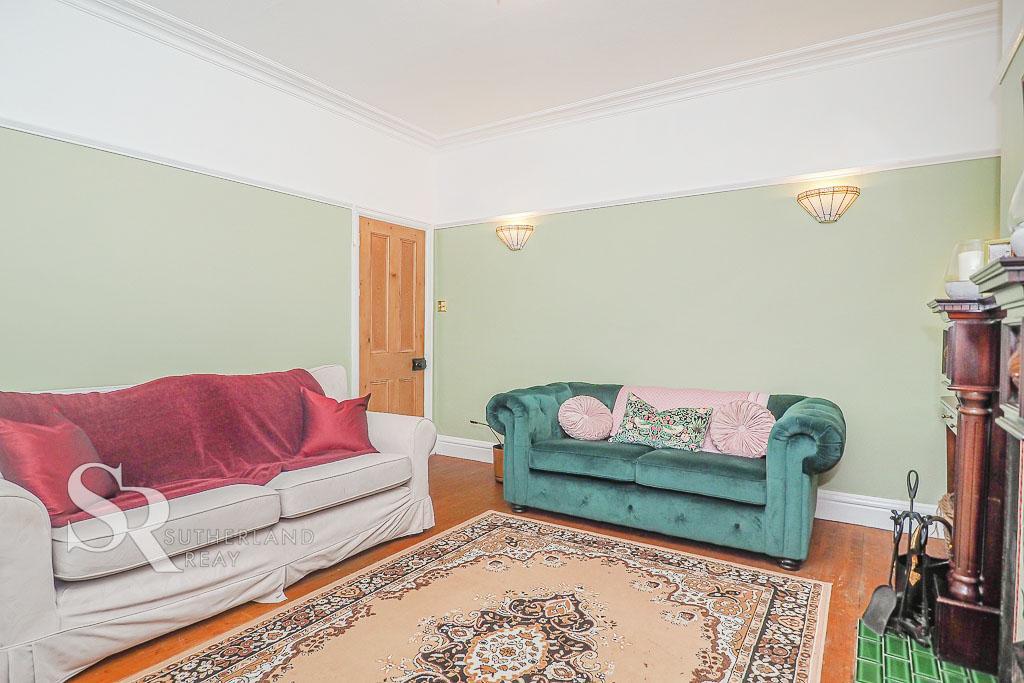 Princes Road, Chinley, High Peak, Derbyshire, SK23 6AB 3 bed semi