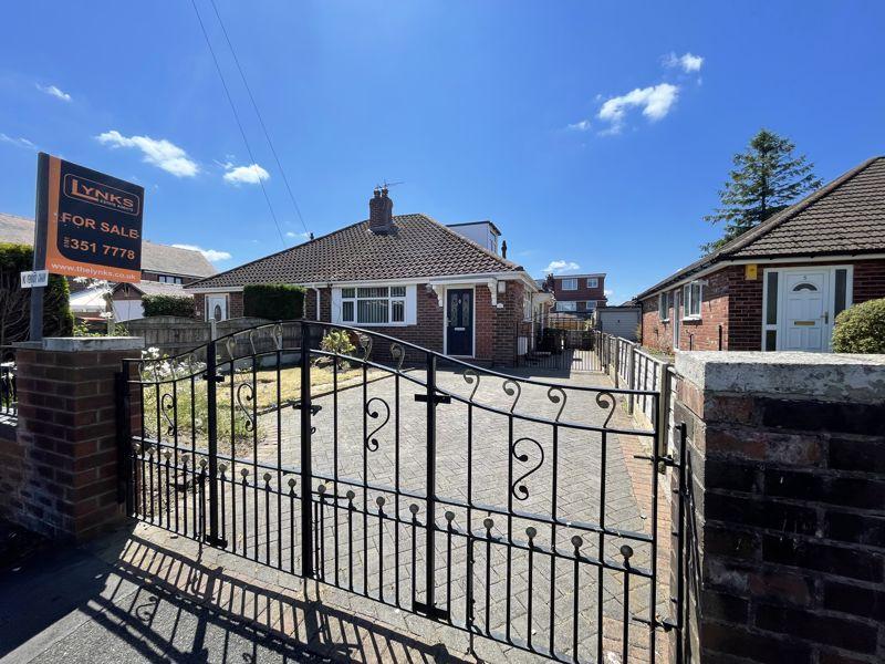 Sherwood Road, Dane Bank, Denton, M34 2 bed semidetached bungalow £