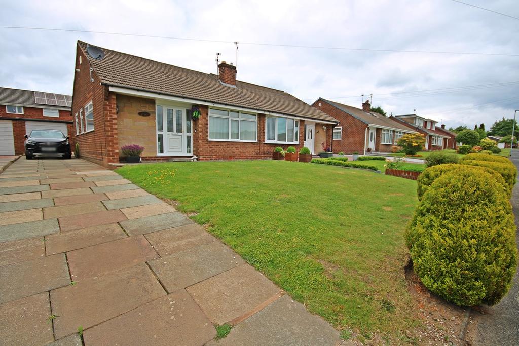 Falcondale Road, Winwick, Warrington, WA2 2 bed semidetached bungalow £220,000