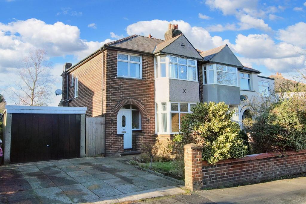 Clarkes Crescent, Eccleston, St Helens, WA10 3 bed semidetached house