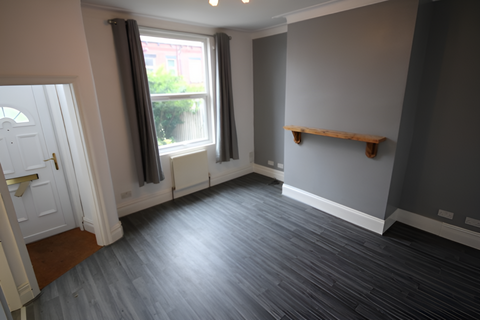 3 bedroom terraced house to rent, Park Crescent, Armley, Leeds, LS12 3NL