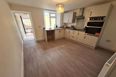 3 Foundry Square, Crewkerne, TA18 8HB