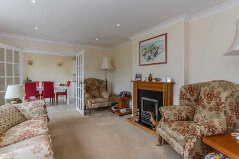 97 Dinglederry, Olney, MK46 5EU