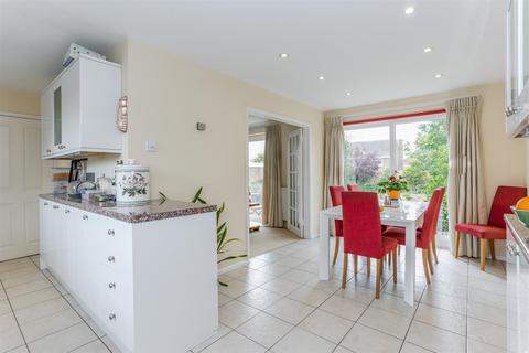 97 Dinglederry, Olney, MK46 5EU