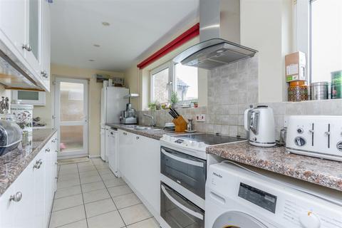 97 Dinglederry, Olney, MK46 5EU