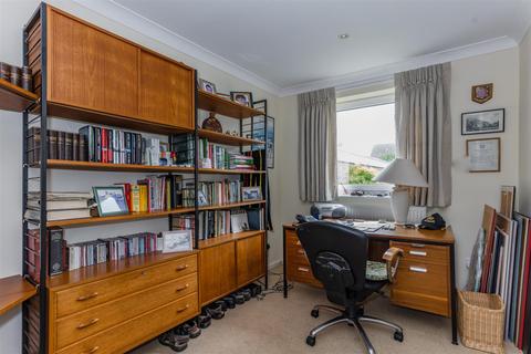 97 Dinglederry, Olney, MK46 5EU