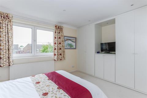 97 Dinglederry, Olney, MK46 5EU