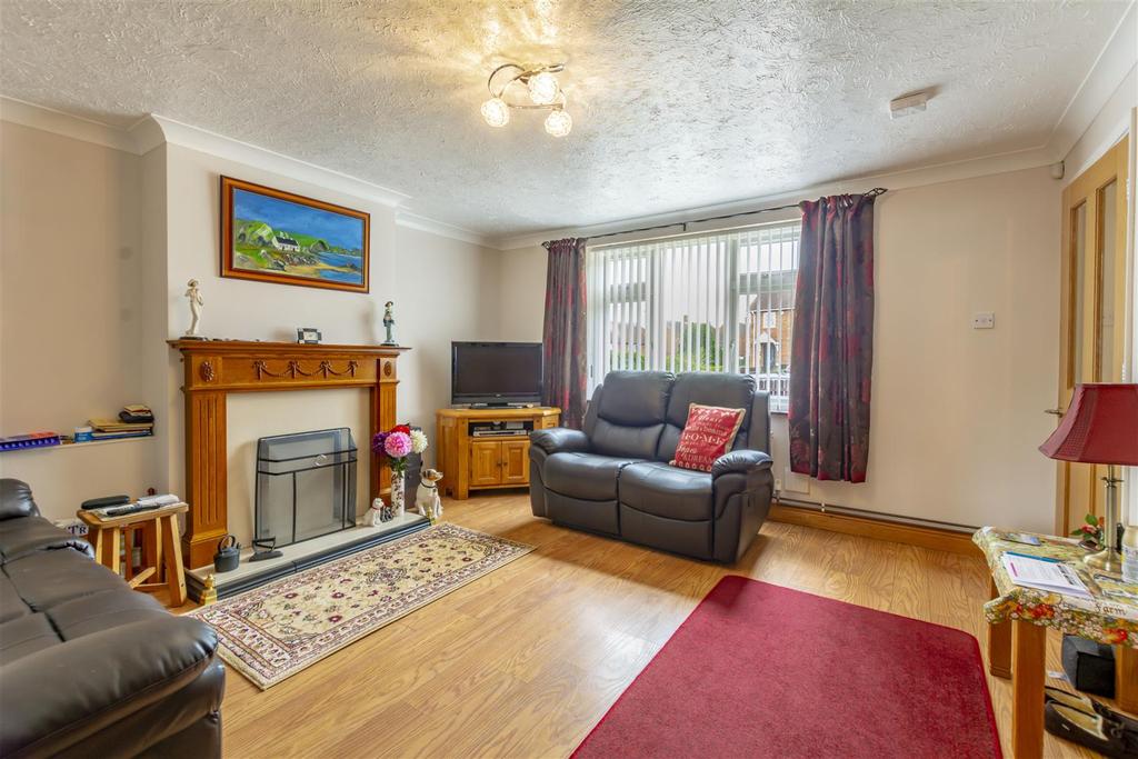 Mildenhall Crescent, Bestwood Park 3 bed semidetached house £195,000