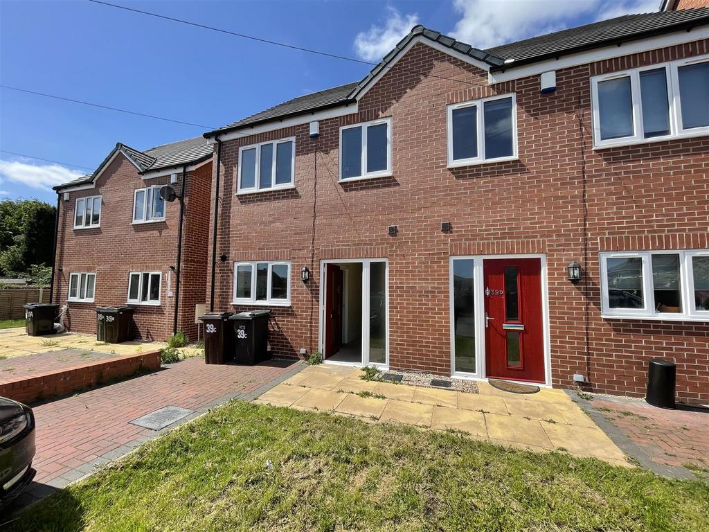 Daley Road, Bilston 4 bed semidetached house £850 pcm (£196 pw)