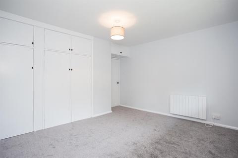 2 bedroom apartment to rent - Lancaster Court, Banstead