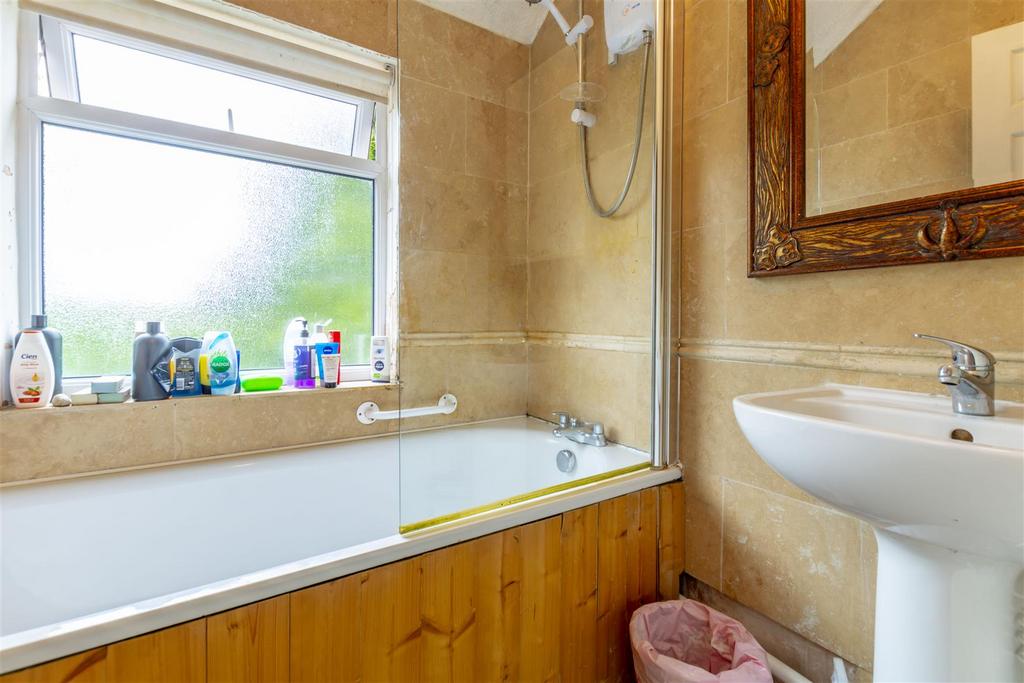 Bathroom DSC 5786-HDR copy.jpg