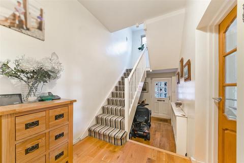 11a Laurel Road, London, SW20 0PP