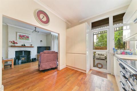 11a Laurel Road, London, SW20 0PP