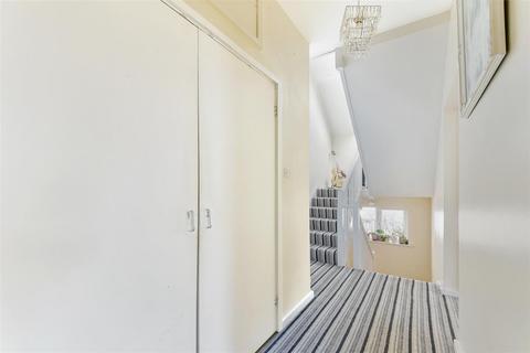 11a Laurel Road, London, SW20 0PP