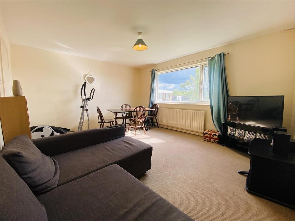 Portholme Court, Selby 2 bed apartment £80,000