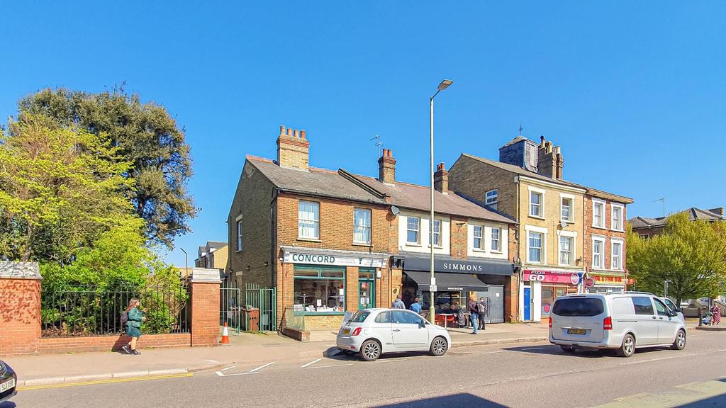 Ware Road, Hertford 1 bed flat £850 pcm (£196 pw)