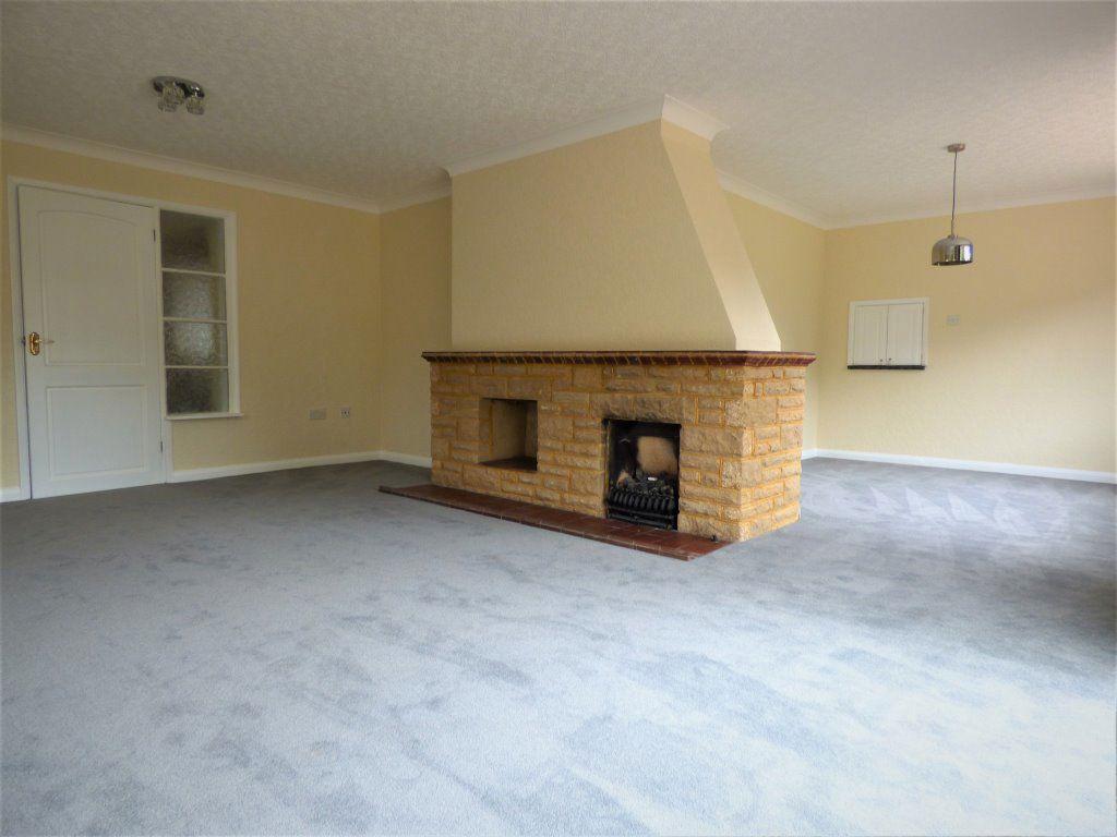 BOOKHAM 4 bed detached house to rent £2,950 pcm (£681 pw)