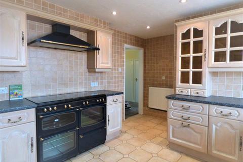 4 bedroom detached house to rent, Guildford Road Bookham