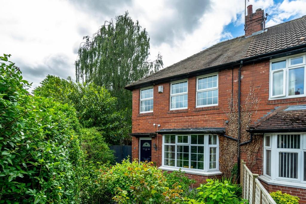 Bede Avenue, York 2 bed end of terrace house £250,000
